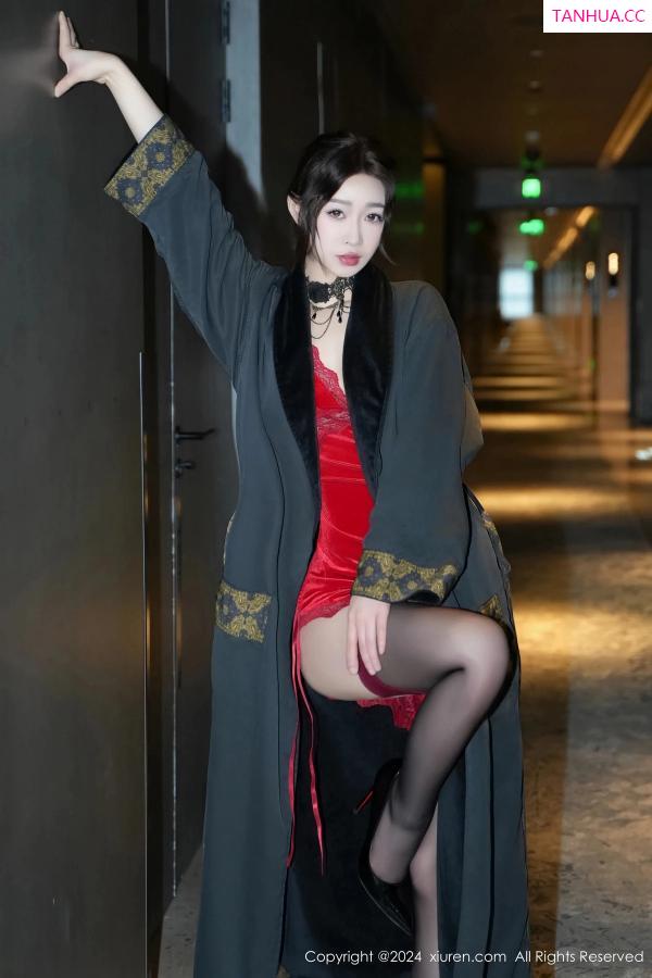   [XiuRen]高清写真图 2024.05.16 No.8547 软糖爱喝奶 黑丝美腿第10张图片